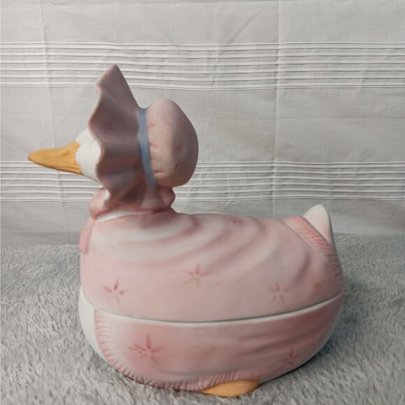 Charming Pink Duck Ceramic Basket - Picture 4 of 13
